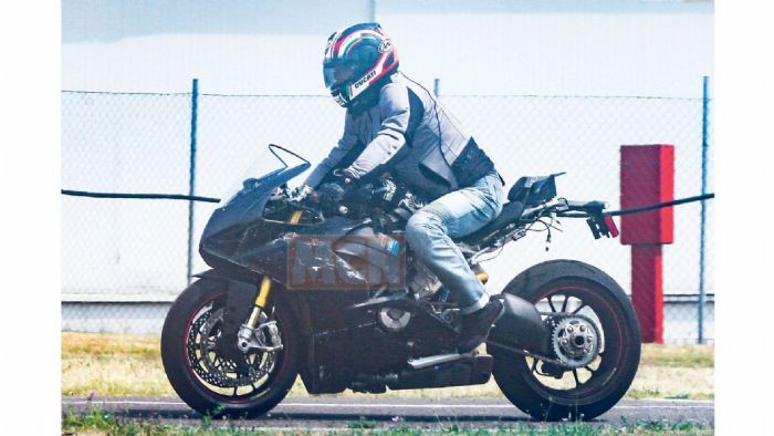 Απουσιάζει κάποιο παραδοσιακό πλαίσιο Απουσιάζει κάποιο παραδοσιακό πλαίσιο