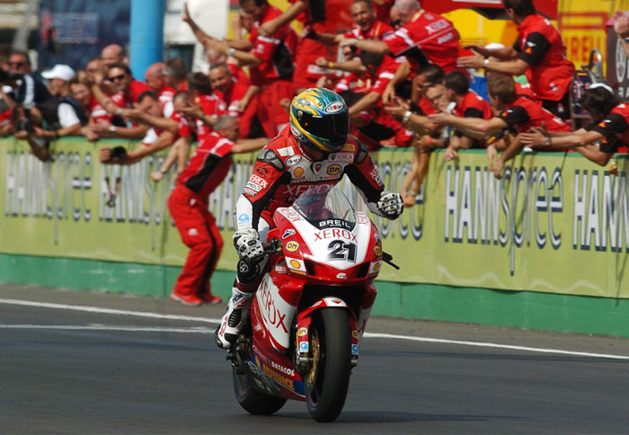 Ducati 999: Τέλος εποχής Ducati 999: Τέλος εποχής