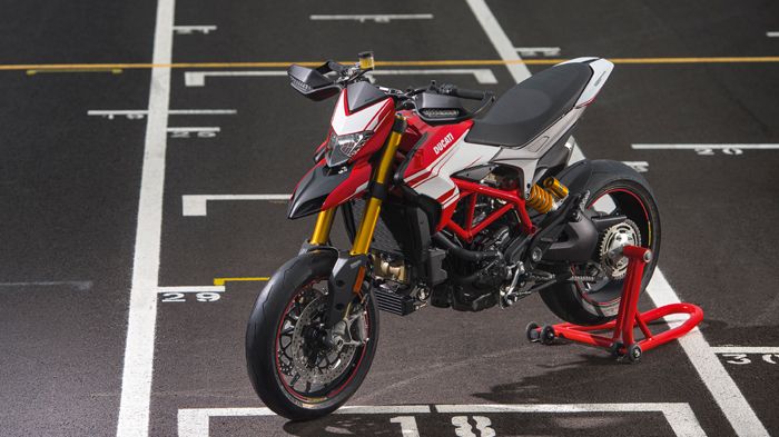 Η έκδοση SP αισθάνεται καλύτερα σε περιβάλλον πίστας ή σε οποιοδήποτε πεδίο θυμίζει πίστα. 