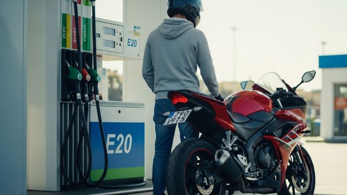 Το καύσιμο E20, που σταδιακά εισάγεται σε όλο και περισσότερες αγορές, είναι μείγμα βενζίνης με 20% βιο-αιθανόλη και αναμενόμενη αντιστοιχία οκτανίων 98 RON, καθιστώντας το ουσιαστικά «πράσινο» Super 