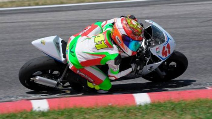 Με έναν νέο χορηγό συνεχίζει την αγωνιστική του πορεία ο Γιάννης Περιστεράς. Με έναν νέο χορηγό συνεχίζει την αγωνιστική του πορεία ο Γιάννης Περιστεράς.