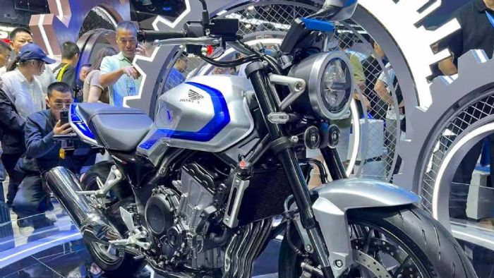 Η Honda επέλεξε την έκθεση CIMA 2025 στην Κίνα για να παρουσιάσει ένα από τα πιο δυνατά χαρτιά της: το νέο CB500 Super Four 2026. Η επιστροφή του ονόματος «Super Four» προκαλεί έντονη συγκίνηση, καθώς