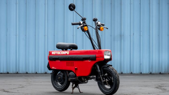 Στις αρχές της δεκαετίας του 80 η Honda παρουσίασε κάτι που έμοιαζε περισσότερο με gadget παρά με μοτοσυκλέτα. Η Honda Motocompo, που λανσαρίστηκε το 1981, σχεδιάστηκε αποκλειστικά για να χωράει μέσα 