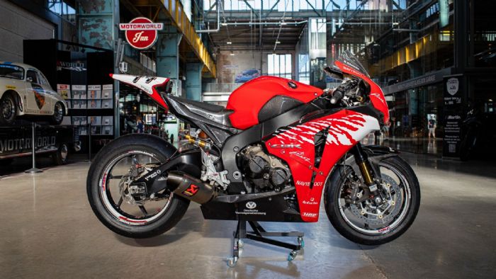 Η προσωπική Honda CBR1000RR Fireblade του θρύλου της Formula 1, Michael Schumacher, βρέθηκε στο επίκεντρο μιας εντυπωσιακής δημοπρασίας, πιάνοντας το ποσό των 64.800 ευρώ.