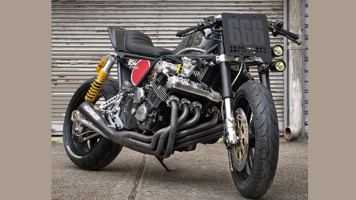 Δεν μοιάζει με οτιδήποτε άλλο και βγάζει ένα πολύ κακό προφίλ. Το 666 στο μπροστ Δεν μοιάζει με οτιδήποτε άλλο και βγάζει ένα πολύ κακό προφίλ. Το 666 στο μπροστινό number plate είναι... διαβολική λεπτομέρεια.