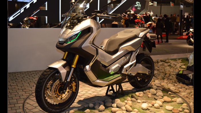 To αντίστοιχο των SUV τετράτροχων σε μοτοσικλέτα; Θα μπορούσε να το πει κανείς κ To αντίστοιχο των SUV τετράτροχων σε μοτοσικλέτα; Θα μπορούσε να το πει κανείς και έτσι.