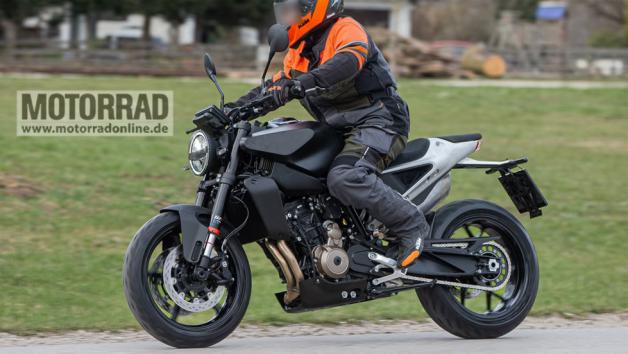 Scrambler 1200 Triumph с пилотом