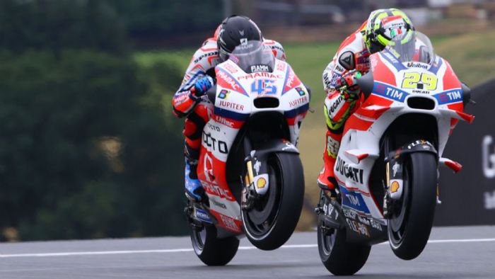 Πρώτος στα δοκιμαστικά ο Iannone, σε μια μέρα με συμβάντα και κακό καιρό. Πρώτος στα δοκιμαστικά ο Iannone, σε μια μέρα με συμβάντα και κακό καιρό.