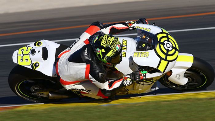 Ξεκούραση για το υπόλοιπο της χρονιάς, για τον Andrea Iannone. Ξεκούραση για το υπόλοιπο της χρονιάς, για τον Andrea Iannone.