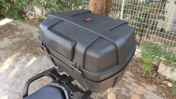 Η εμφάνισή της ταιριάζει με adventure και sport touring μοτοσυκλέτες.