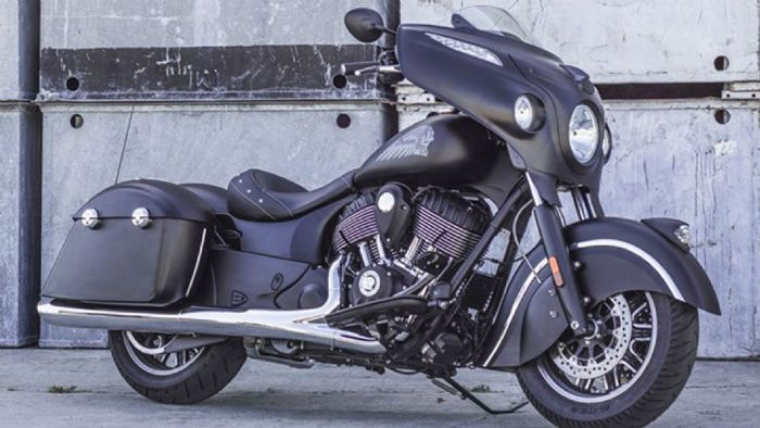 H Ιndian Chieftain Dark Horse, σε εντυπωσιακό ματ μαύρο. 