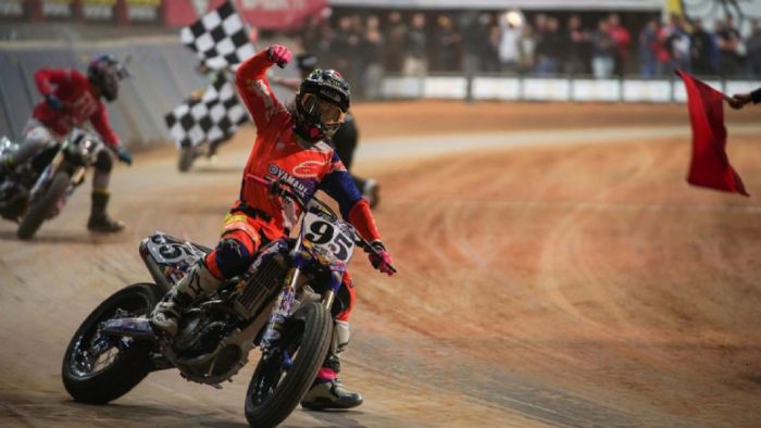 Ο JD Beach προηγήθηκε από νωρίς και πήρε τη νίκη. Ο JD Beach προηγήθηκε από νωρίς και πήρε τη νίκη.