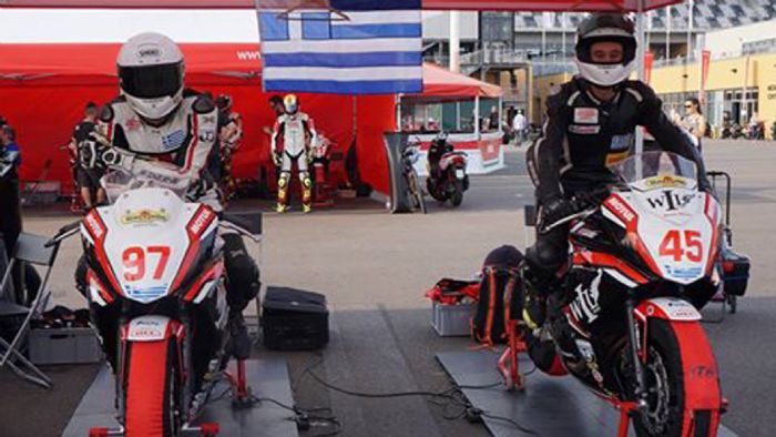 Ένα αγωνιστικό Σαββατοκύριακο γεμάτο δράση και περιπέτεια, αλλά και πολύτιμες εμ Ένα αγωνιστικό Σαββατοκύριακο γεμάτο δράση και περιπέτεια, αλλά και πολύτιμες εμπειρίες, για τα αδέρφια Καρακώστα.