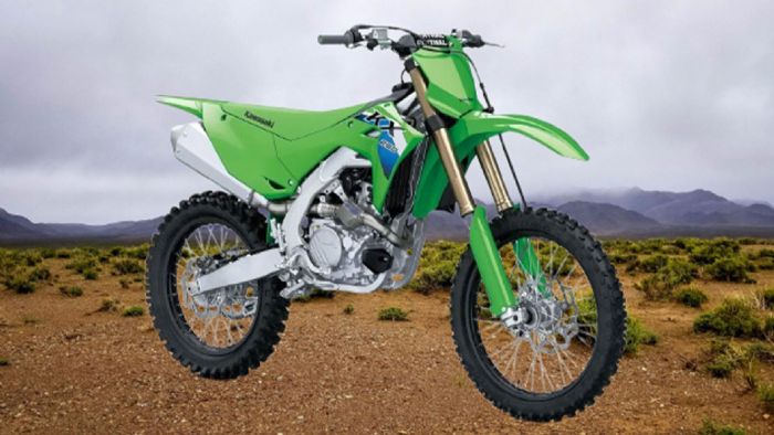 Η Kawasaki αποκάλυψε τις πλήρως ανανεωμένες KX250 και KX450 για το 2026, με σαφή αναφορά στην αγωνιστική της ταυτότητα. Και οι δύο μοτοσυκλέτες έχουν εξελιχθεί μέσα από το πρόγραμμα της εταιρείας στο 