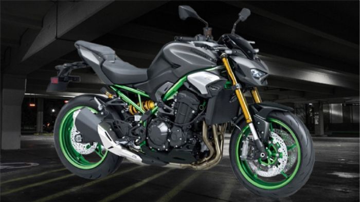 Η Kawasaki Z900 επιστρέφει στην αγορά της Ιαπωνίας μετά από ένα χρόνο απουσίας, επαναφέροντας τη γνώριμη συνταγή των 948 κυβικών με τετρακύλινδρο εν σειρά κινητήρα.