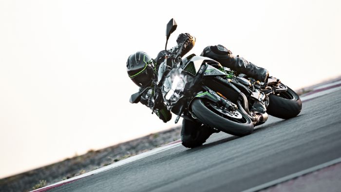 Η Kawasaki Z H2 έρχεται έτοιμη να συγκλονίσει. 