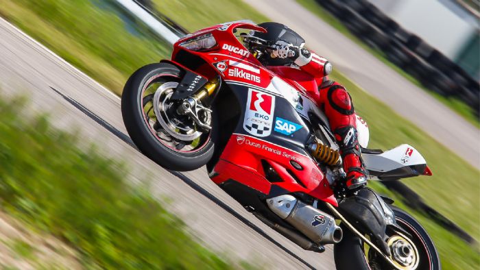 Πανέτοιμος ο Σάκης Συνιώρης και η Kosmocar Ducati Team! Πανέτοιμος ο Σάκης Συνιώρης και η Kosmocar Ducati Team!