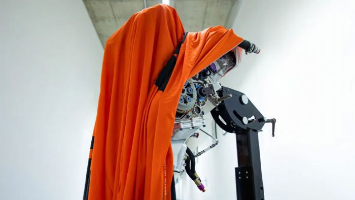 Η KTM επιβεβαιώνει τη δέσμευσή της στους αγώνες MotoGP, θέτοντας σε λειτουργία τον ολοκαίνουργιο κινητήρα 850cc που θα χρησιμοποιηθεί από τη σεζόν του 2027.