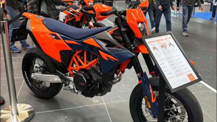 KTM 690 SMC R 2025: Κι άλλο γκάζι από μονοκύλινδρο; Κι όμως οι Αυστριακοί μπορούν!
