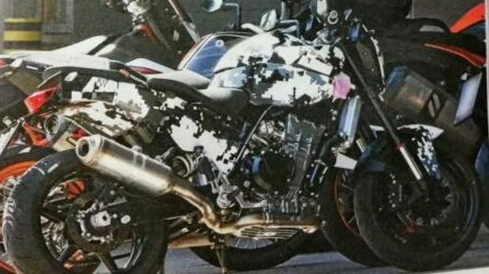 Το πρώτο από τα νέα δικύλινδρα μεσαίου κυβισμού της KTM συνέλαβε ο κατασκοπικός Το πρώτο από τα νέα δικύλινδρα μεσαίου κυβισμού της KTM συνέλαβε ο κατασκοπικός φακός.