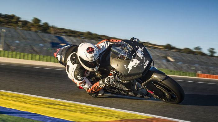 Στην πίστα της Valencia τα πρώτα επίσημα δοκιμαστικά για το RC16. Στην πίστα της Valencia τα πρώτα επίσημα δοκιμαστικά για το RC16.