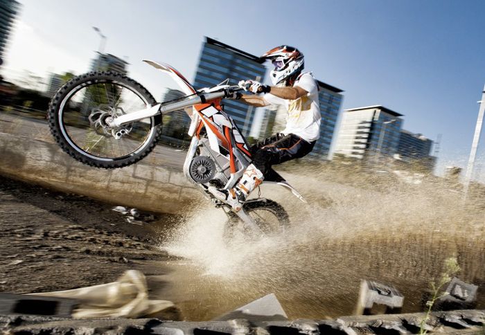 To ηλεκτροκίνητο ΚΤΜ Freeride E αποδίδει 30 ίππους.