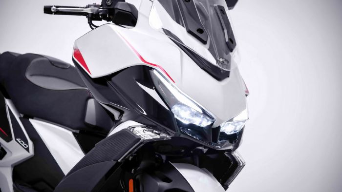 Kymco Xciting VS 400 Euro5+: Η Kymco παρουσιάζει το ολοκαίνουργιο Xciting VS 400 Euro5+, το maxi scooter επόμενης γενιάς. Εξοπλισμένο με τον νέο υγρόψυκτο κινητήρα G5-SC προδιαγραφών Euro5+, το VS 400