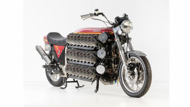 Στο σφυρί η μοναδική  48κύλινδρη δίχρονη Kawasaki (+Βίντεο)