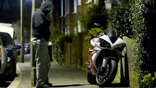 Ληστές πιάστηκαν μέρα μεσημέρι πάνω σε κλεμμένη μοτοσυκλέτα