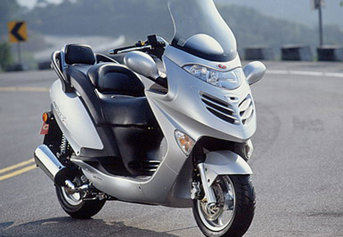 Kymco Grand Dink 250 με 3.917€