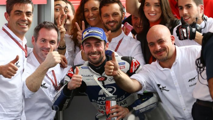 Ο Laverty με την ομάδα της Aspar Ducati. Εικόνες τις οποίες, δεν θα τις δούμε του χρόνου. 