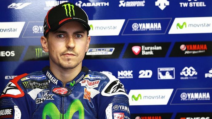 Απογοητευμένος ο Jorge Lorenzo από την απόδοσή του την Κυριακή. Απογοητευμένος ο Jorge Lorenzo από την απόδοσή του την Κυριακή.