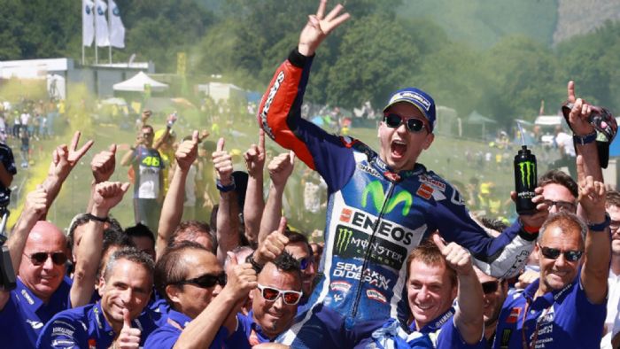 Ένας μεγάλος σταθμός στην καριέρα του Jorge Lorenzo τελειώνει. Ένας μεγάλος σταθμός στην καριέρα του Jorge Lorenzo τελειώνει.