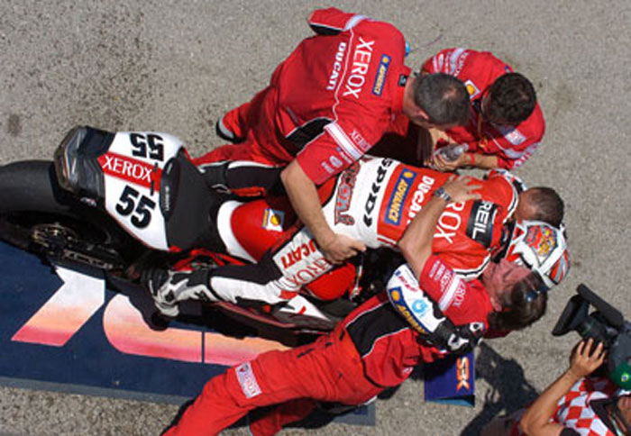 Ο Laconi κερδίζει και τους δυο αγώνες