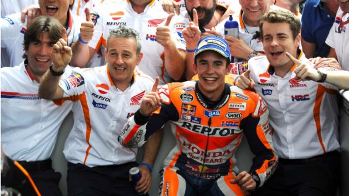 Για άλλα δύο χρόνια στην Repsol Honda παραμένει ο Marc Marquez. Για άλλα δύο χρόνια στην Repsol Honda παραμένει ο Marc Marquez.