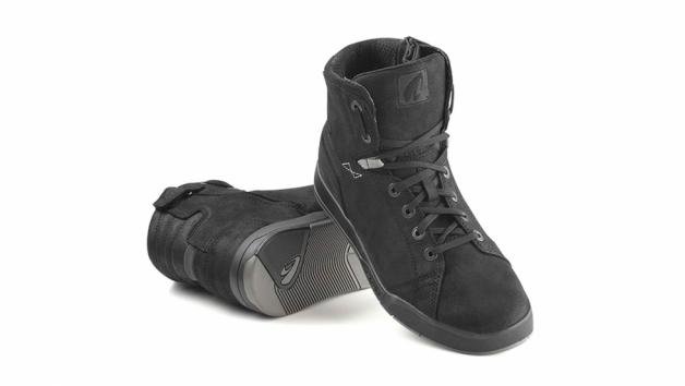 Forma Swift X Fit Dry: ένα αδιάβροχο, δερμάτινο μποτάκι ιδανικό για την καθημερινότητα, με σχεδιασμό που θα ικανοποιήσει απαιτητικούς στυλιστικά αναβάτες. 