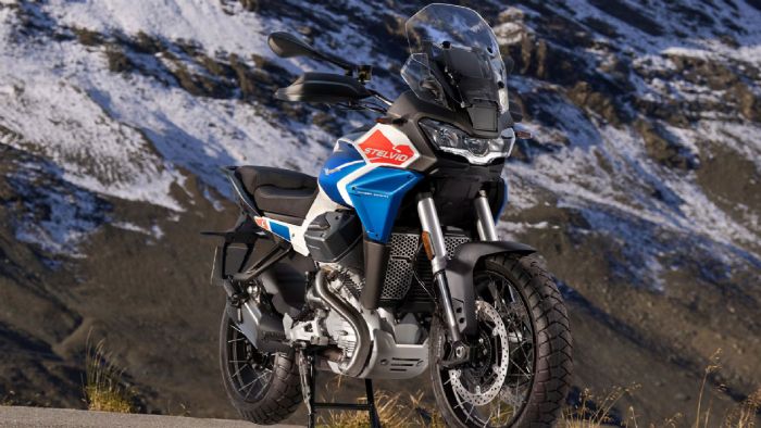 Η Moto Guzzi παρουσιάζει τη Stelvio Duecento Tributo, μια περιορισμένη έκδοση που αποτίει φόρο τιμής στο διάσημο πέρασμα Stelvio και ενσωματώνει κορυφαίο εξοπλισμό σε κάθε επίπεδο.