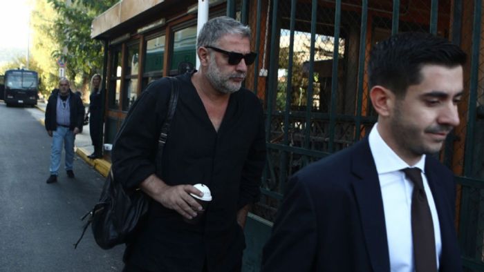 Το Μονομελές Αυτόφωρο Πλημμελειοδικείο έκρινε ένοχο τον Βασίλη Μπισμπίκη για το τροχαίο που προκάλεσε στις 27 Σεπτεμβρίου στη Φιλοθέη, όταν, μετά από νυχτερινή του έξοδο, συγκρούστηκε με σταθμευμένα α