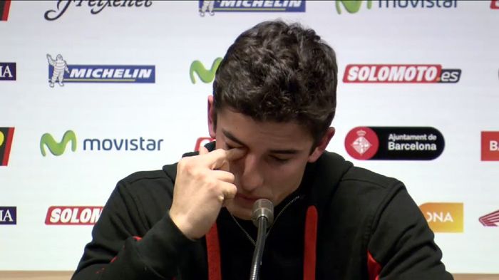 Προς το τέλος της ολιγόλεπτης συνέντευξης του ο Marc Marquez δάκρυσε, ενώ εξηγού Προς το τέλος της ολιγόλεπτης συνέντευξης του ο Marc Marquez δάκρυσε, ενώ εξηγούσε πόσο μεγάλη πίεση δέχτηκε ξαφνικά μέσα σε λίγες μέρες.