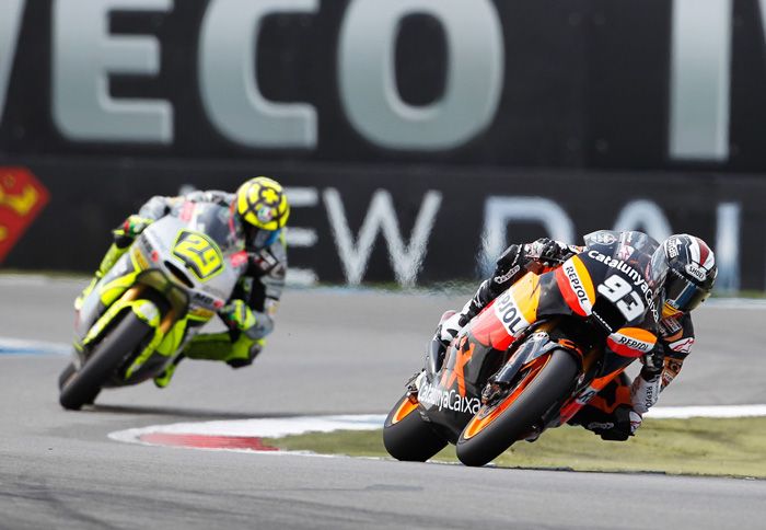 Μάχη Iannone με Marquez έβγαλε ο αγώνας της Moto2, όπου έπεσαν άδοξα, από δικά τ Μάχη Iannone με Marquez έβγαλε ο αγώνας της Moto2, όπου έπεσαν άδοξα, από δικά τους λάθη Espargaro και Luthi.