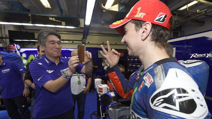 Έκανε το τρία στα τρία, έφτασε μια ανάσα πίσω από τον Rossi και τώρα πάμε για την τέταρτη!