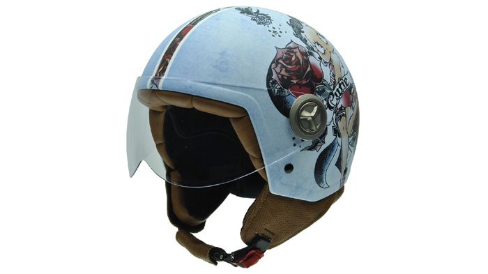 Το NZI Zeta Cutie Betty Boop θα το βρείτε στην Pols, στην τιμή των 129 ευρώ. Το NZI Zeta Cutie Betty Boop θα το βρείτε στην Pols, στην τιμή των 129 ευρώ.