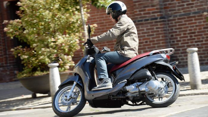 7 προτάσεις μοντέλων scooters που δεν ξεπερνούν τα 2.000 ευρώ. 