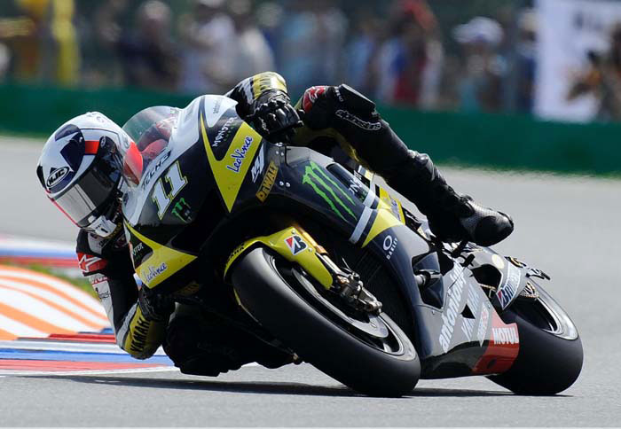 Το λιθαράκι του έβαλε και ο Ben Spies της Monster Yamaha Tech 3 για τη μεγάλη αυ Το λιθαράκι του έβαλε και ο Ben Spies της Monster Yamaha Tech 3 για τη μεγάλη αυτή επιτυχία της εταιρείας