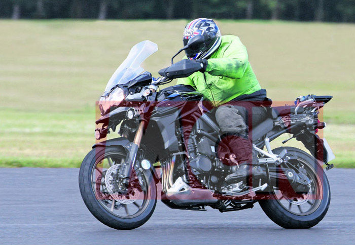 H φωτογραφία σχεδόν τελικής μορφής του Triumph Adventurer 1200