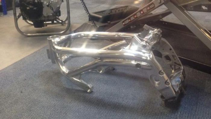 Να λοιπόν το νέο πλαίσιο! Όμορφο, δεν νομίζετε; Να λοιπόν το νέο πλαίσιο! Όμορφο, δεν νομίζετε;