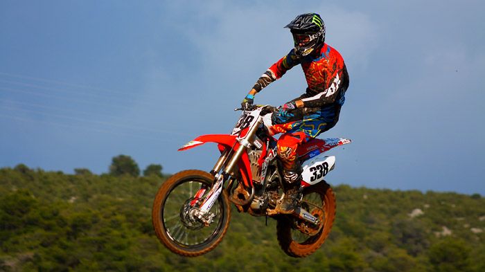 Ο Pαναγιώτης Κουζής επιβλήθηκε των αντιπάλων του και στα δύο σκέλη της κατηγορίας MX1.