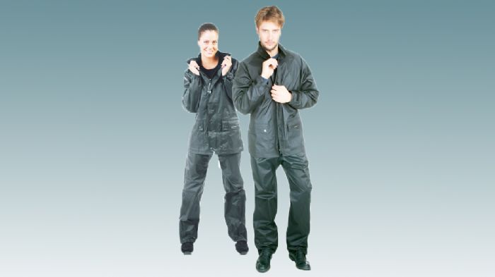 Προστασία από την βροχή και τον αέρα με τo αδιάβροχο σετ της Tucanourbano. Προστασία από την βροχή και τον αέρα με τo αδιάβροχο σετ της Tucanourbano.