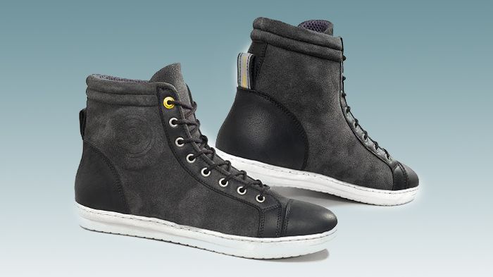 Casual μποτάκια από την Revit για καθημερινή χρήση. Casual μποτάκια από την Revit για καθημερινή χρήση.