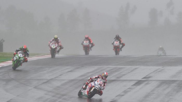 Αναποφάσιστος ο καιρός, με την βροχή όμως να είναι στη φύση του Βρετανού Rea...